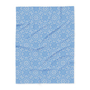 Cozy Arctic Fleece Blanket with Floral Pattern