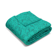 Cozy Arctic Fleece Blanket with Leaf Print - Perfect for Home & Gift Giving