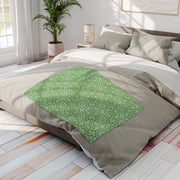 Cozy Green Floral Fleece Blanket - Perfect for Home Decor and Gifts