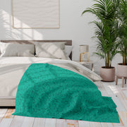 Cozy Arctic Fleece Blanket with Leaf Print - Perfect for Home & Gift Giving