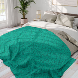 Cozy Arctic Fleece Blanket with Leaf Print - Perfect for Home & Gift Giving