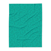 Cozy Arctic Fleece Blanket with Leaf Print - Perfect for Home & Gift Giving