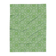 Cozy Green Floral Fleece Blanket - Perfect for Home Decor and Gifts