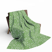 Cozy Green Floral Fleece Blanket - Perfect for Home Decor and Gifts