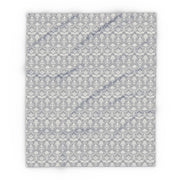 Luxury Arctic Fleece Blanket - Elegant Grey Pattern for Cozy Home Decor