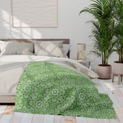 Cozy Green Floral Fleece Blanket - Perfect for Home Decor and Gifts